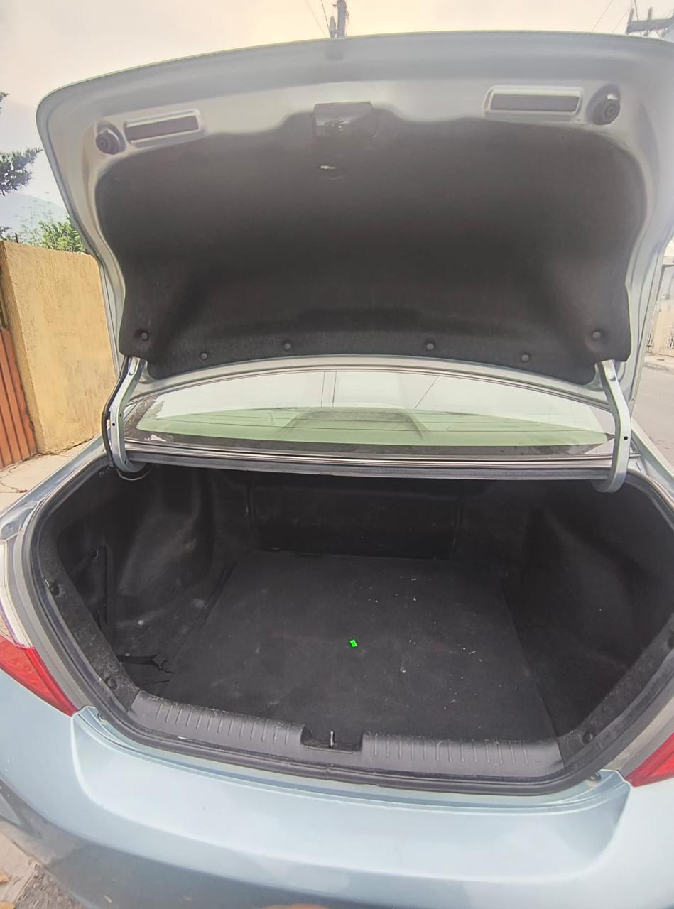 Honda Civic Hybrid 2012 - cajuela