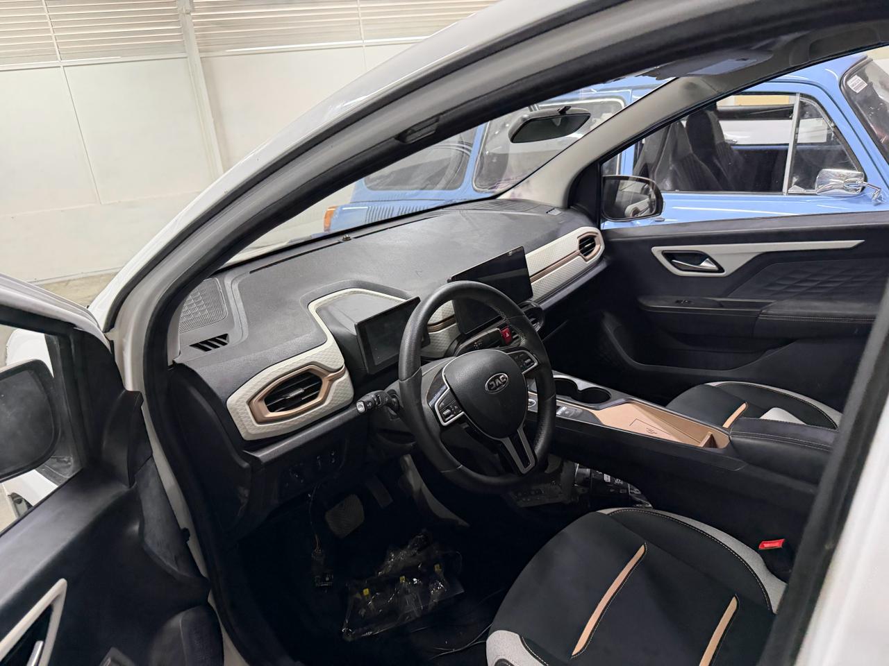 JAC E10X 2025 - interior tablero