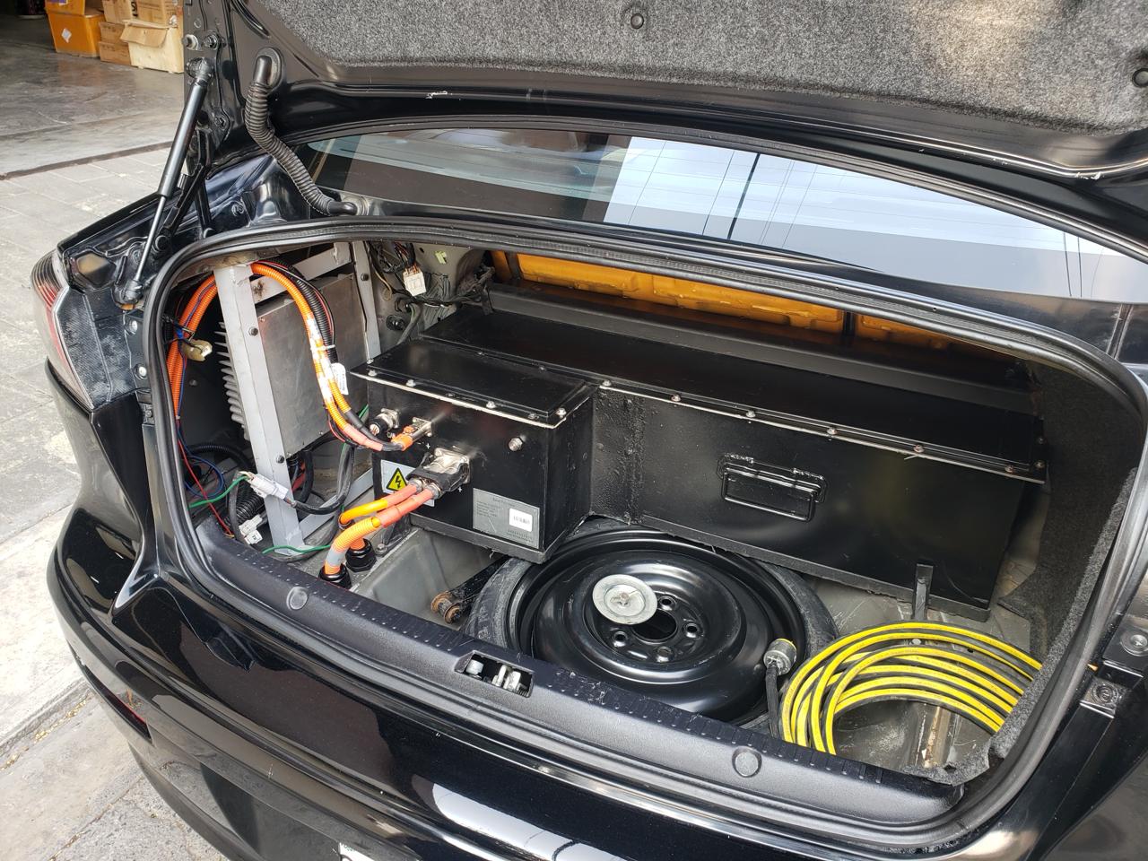 Lancer - maletero con paquete de baterías