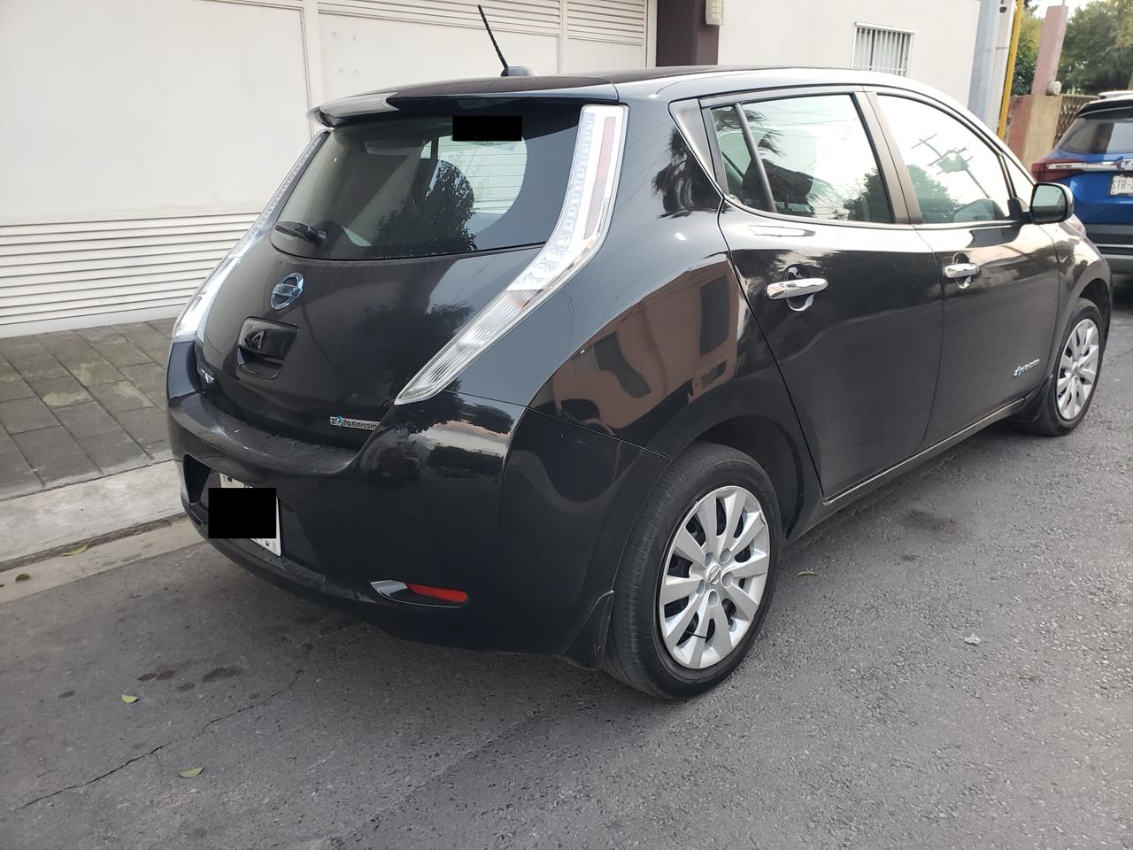 Nissan Leaf 2015 - vista trasera lateral negro