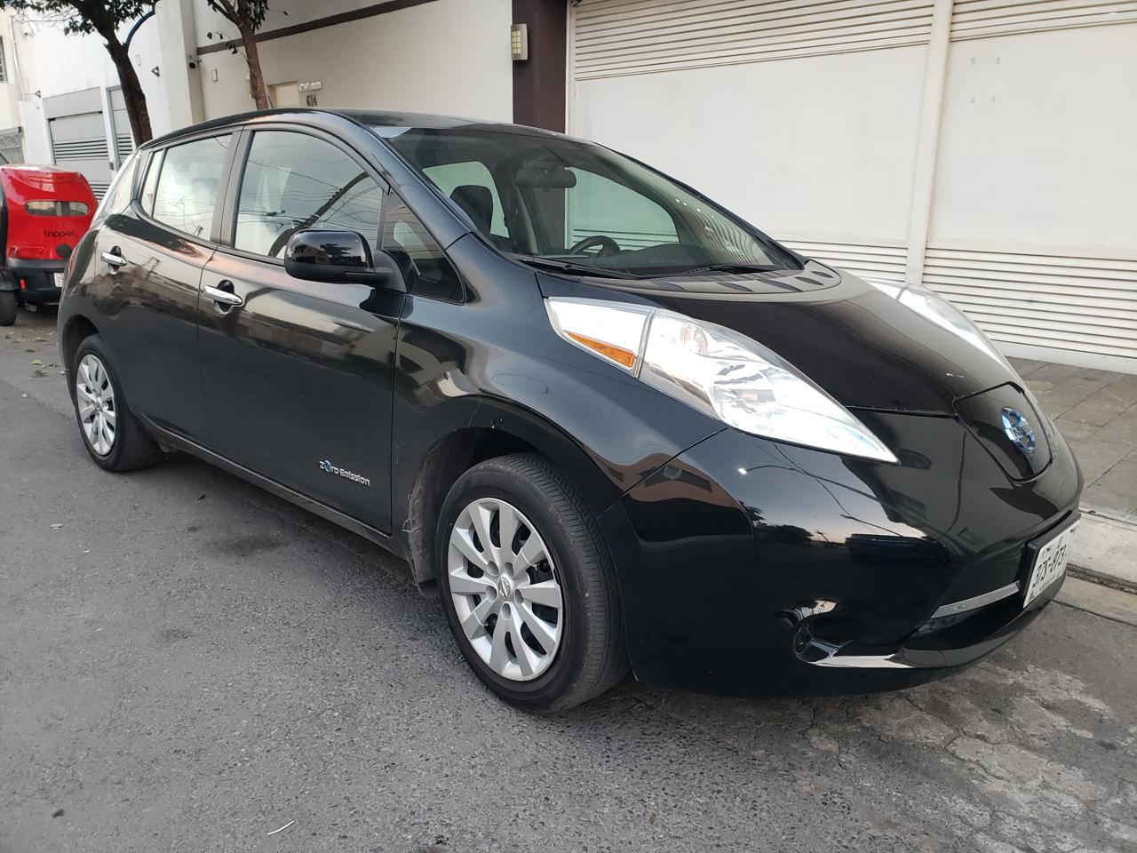 Nissan Leaf 2015 - vista frontal lateral