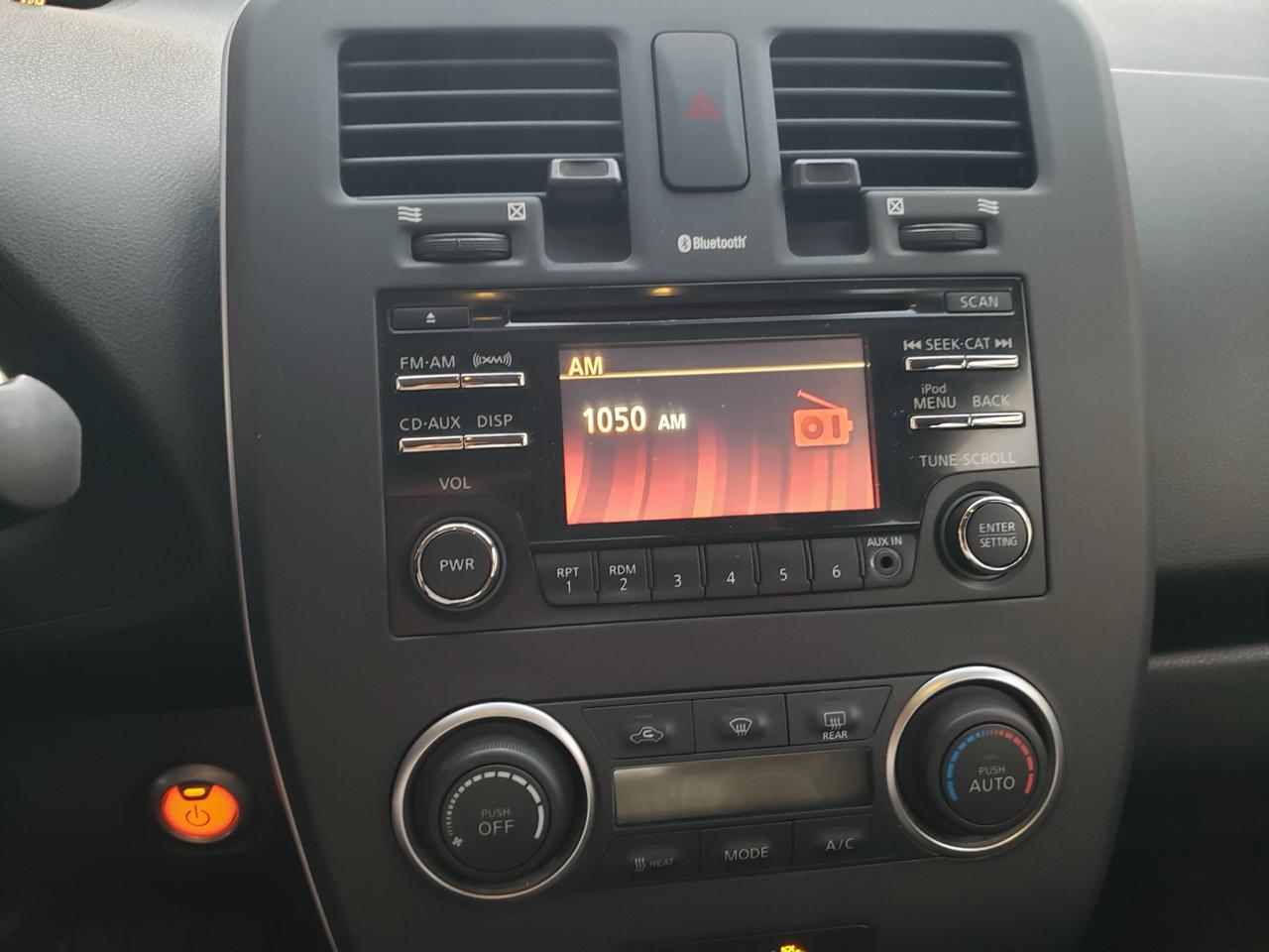 Nissan Leaf 2015 - consola y radio Bluetooth