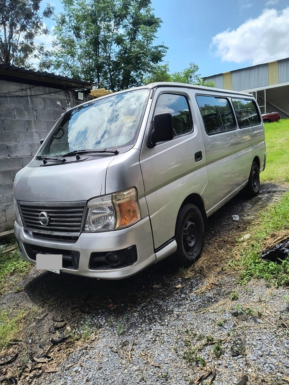 Nissan Urvan 2007 - exterior