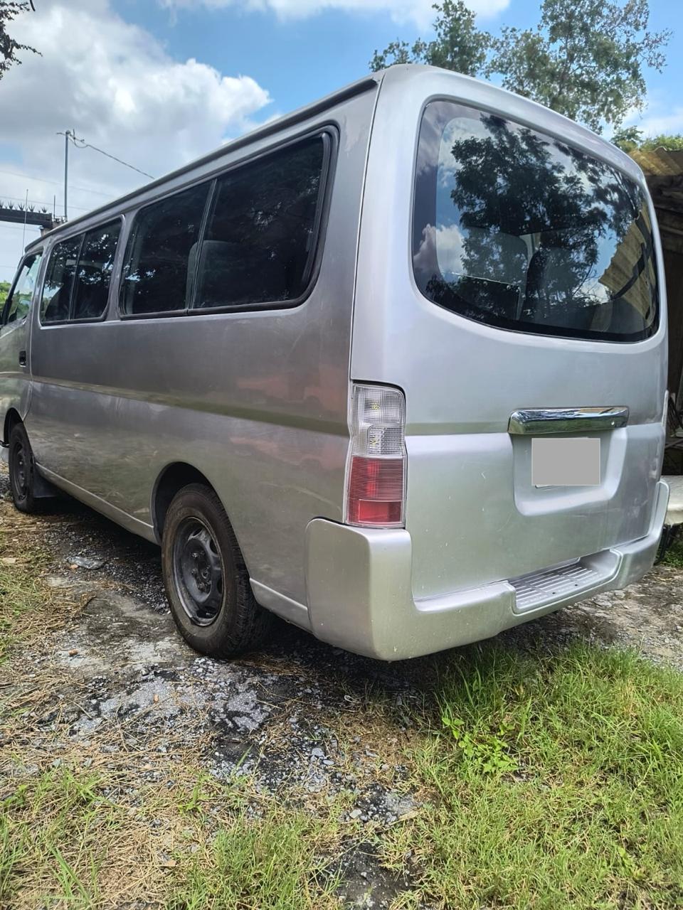 Nissan Urvan 2007 - vista trasera