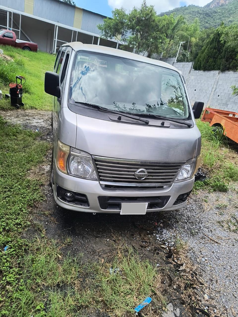 Nissan Urvan 2007 - detalle exterior